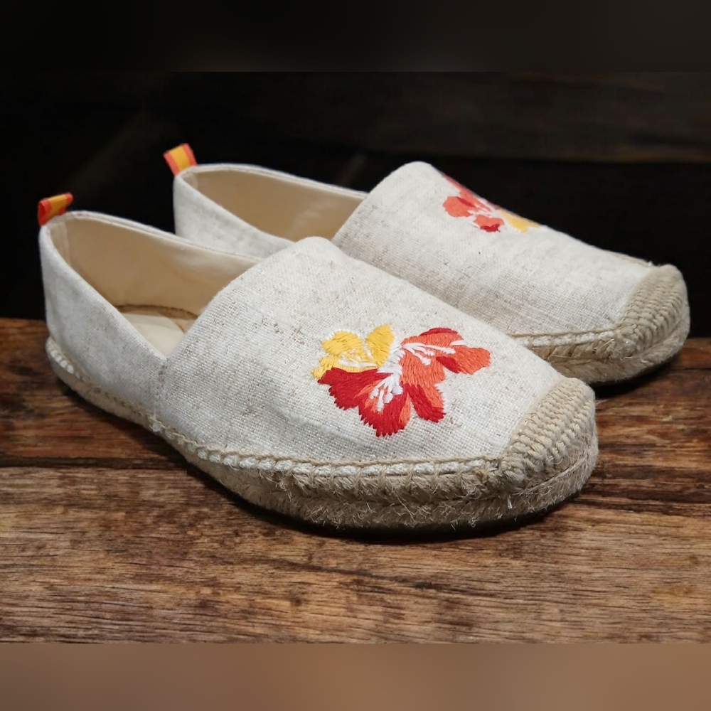 Vera Bradley Espadrilles Tan Embroidered Cap Toe Flats Loafers Coastal Grandma
